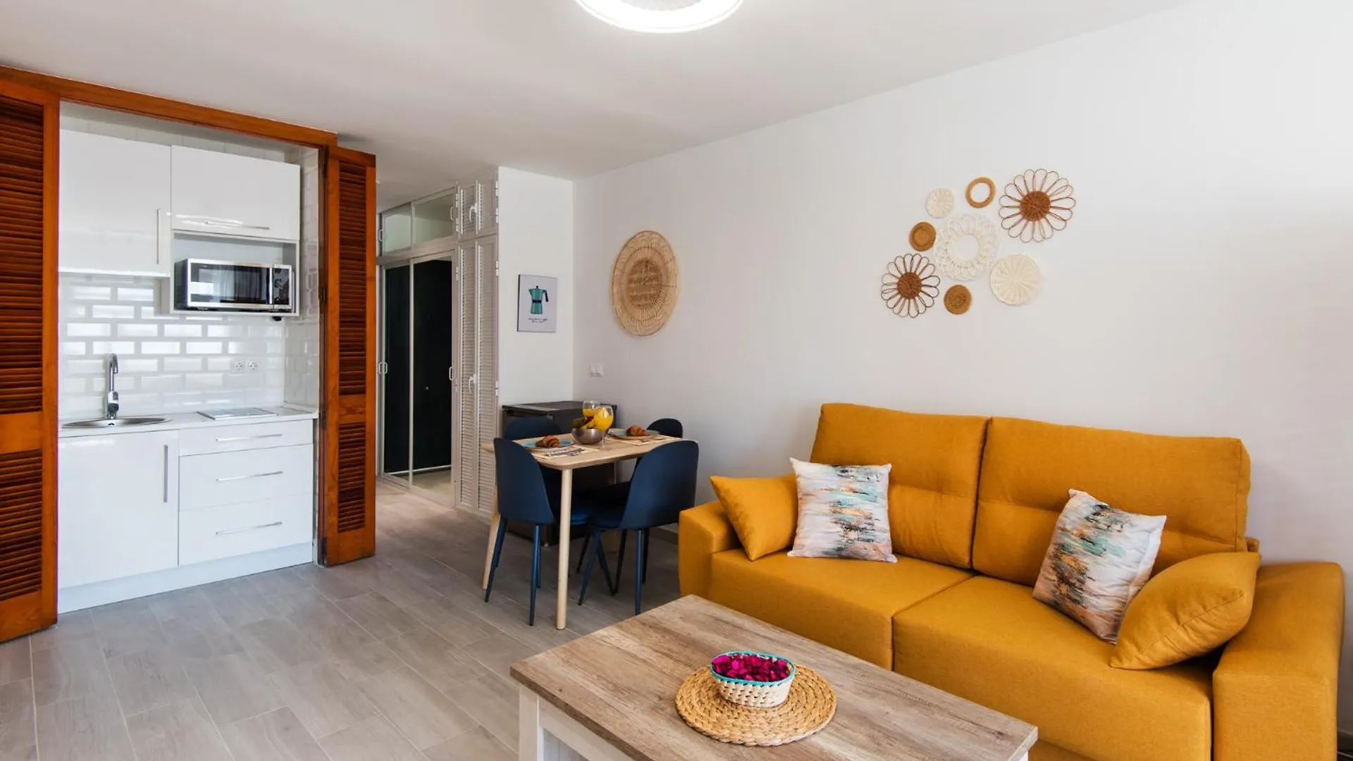 Apartmán Bajondillo Beach, Large Loft With Intense Sun Torremolinos