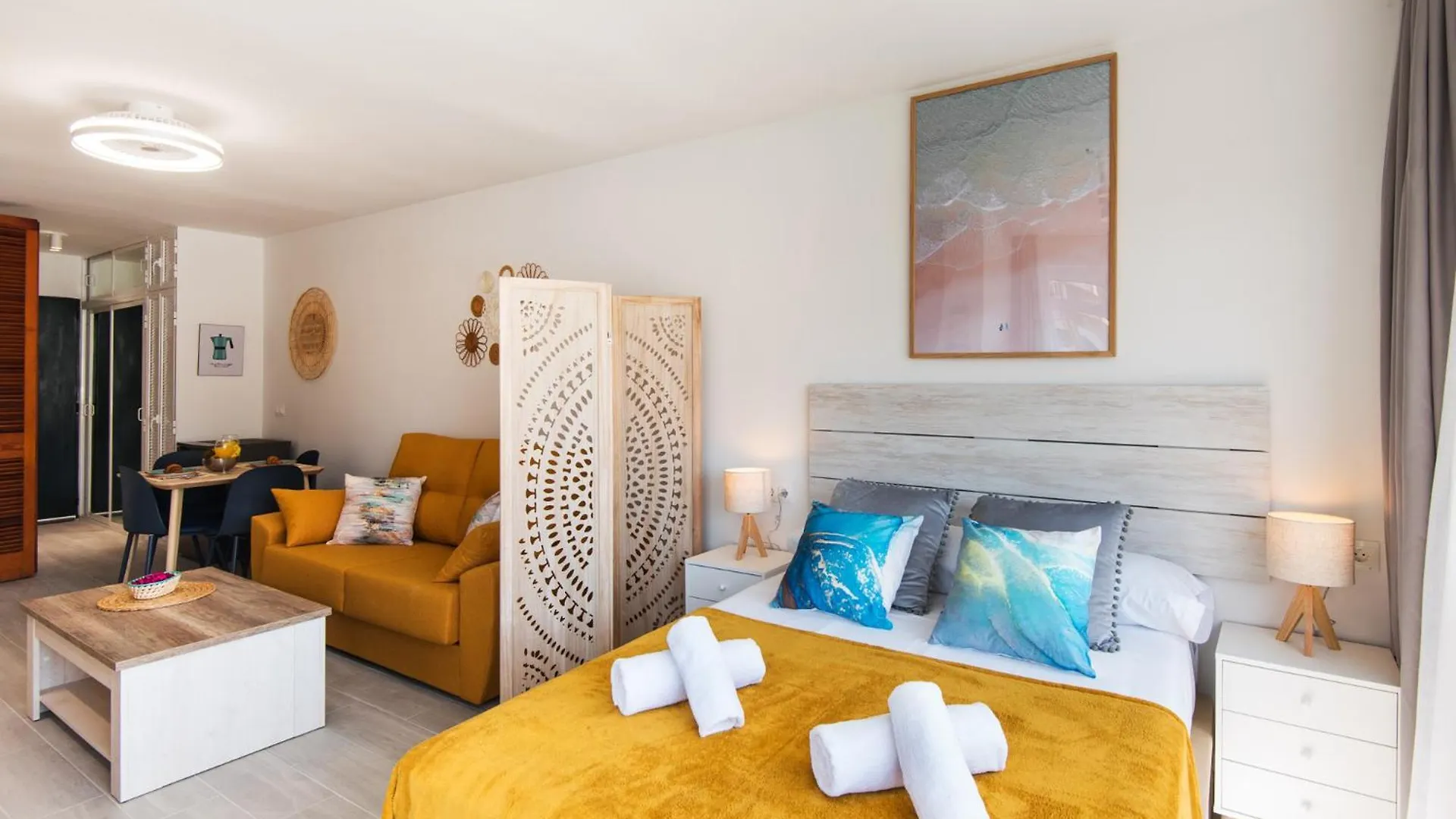 Apartment Bajondillo Beach, Large Loft With Intense Sun Torremolinos