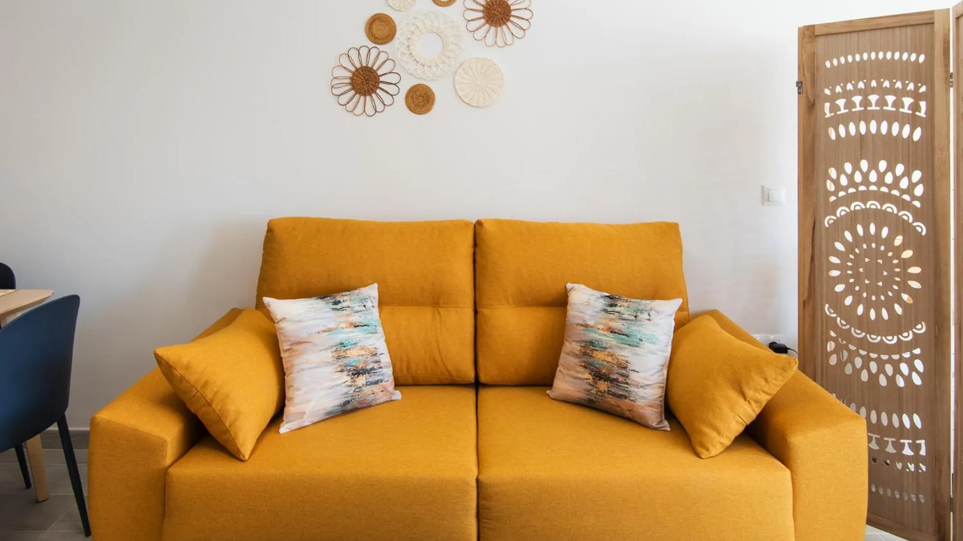 Apartment Bajondillo Beach, Large Loft With Intense Sun Torremolinos