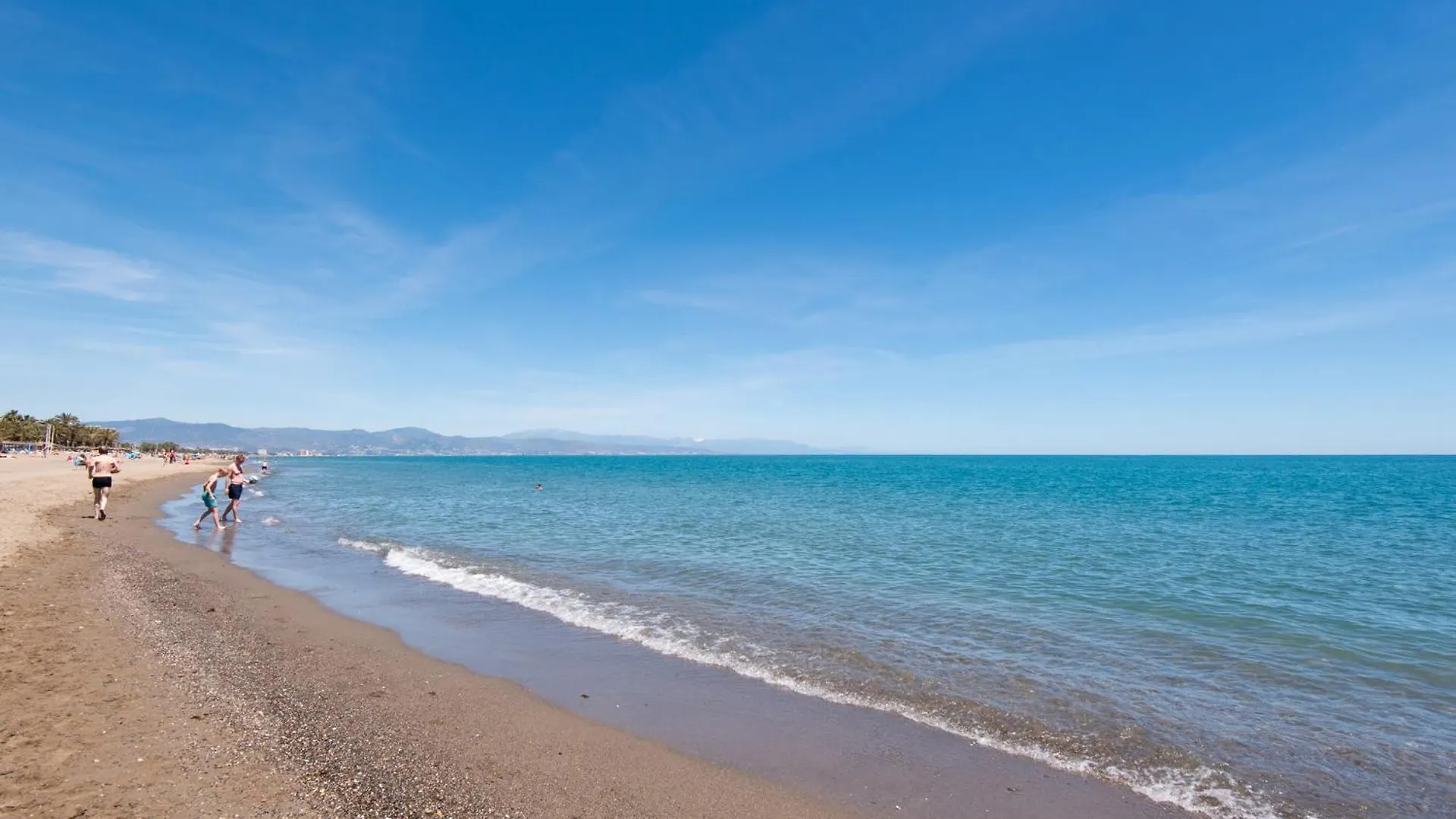 Apartment Bajondillo Beach, Large Loft With Intense Sun Torremolinos